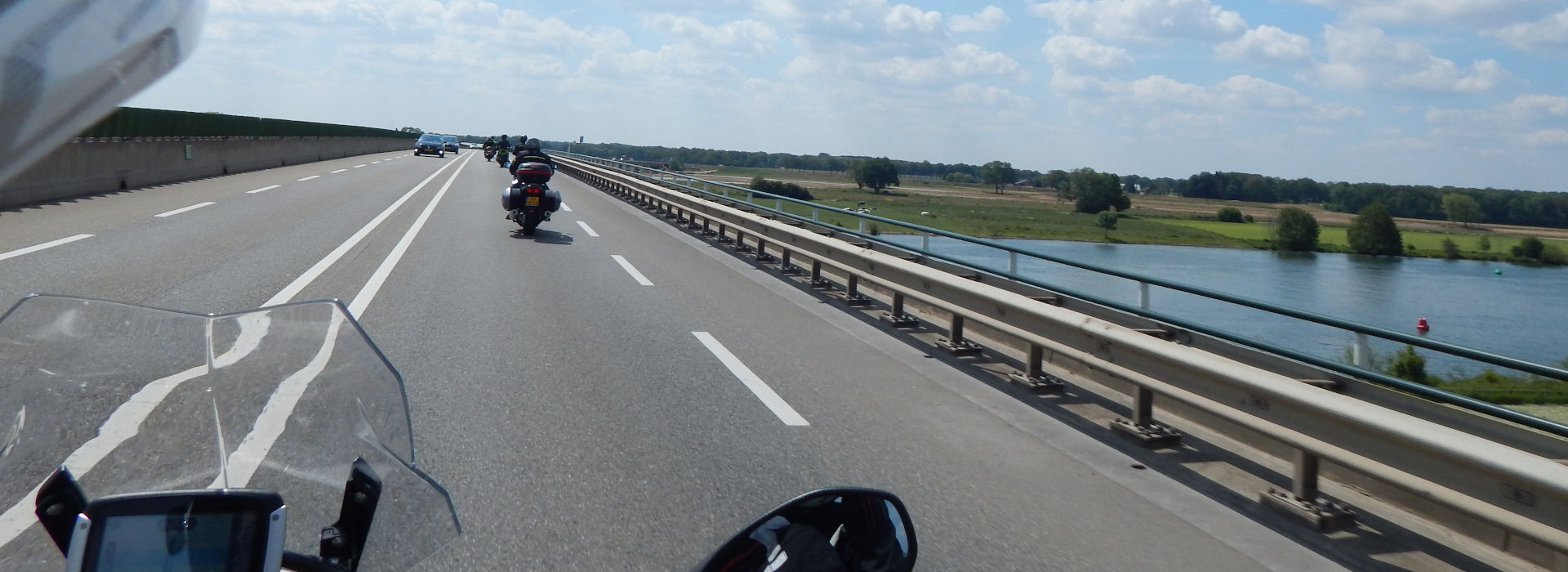 Motorrijbewijspoint Sassenheim examengarantie AVB en AVD